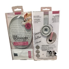 Real Techniques Brush Cleaning Palette w/ Cleansing Gel~ Real Techniques By Sam & Nic *NEW*