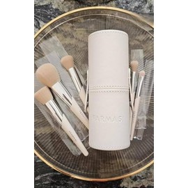 Farmasi Mini juego de 5 brochas de maquillaje  crema, cerdas sintéticas, incluye rubor y polvo, base, corrector, sombra de ojos, pinceles de mezcla,  