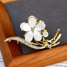 Double Flower Hair Clips Shiny Rhinestones Claw Clips Gold Metal Hair Clips Cute Hair Claw Clip with Cat Eye Design Strong Hold Hair Jaw Clips Styling Hair Clips Non-slip Claw Clips for Women Girls