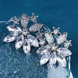 Allereya Vintage Crystal Flower Earrings CZ Rhinestone Drop Earrings Cluster Crystal Stud Earrings Silver Rhinestone Wedding Earrings Jewelry for Women and Girls
