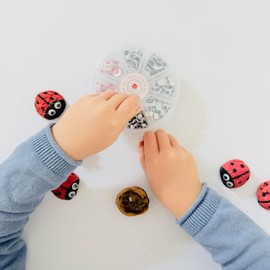 Lulubug Ojos móviles autoadhesivos, grandes y pequeños, con corazones que se mueven, 500 unidades, 5 mm – 10 mm, redondos, caja de almacenamiento para manualidades, caja de almacenamiento con cierre