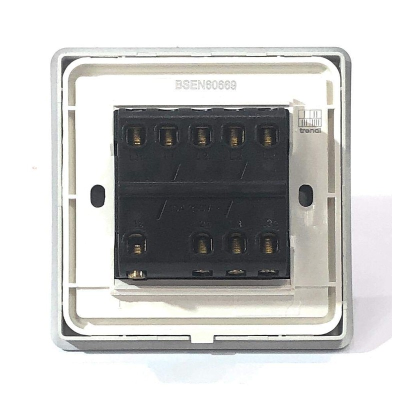 Trendi 3 Gang 2 Way 10 Amp Rocker Chrome Light