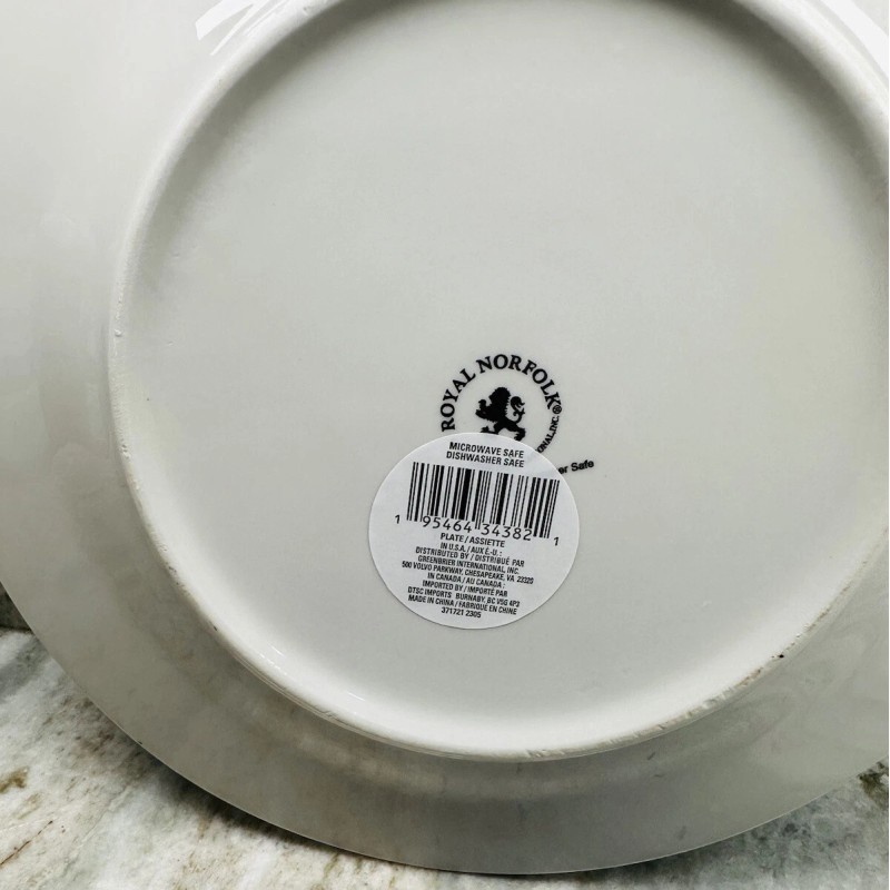 White Royal Norfolk Black/White Plaid Dinner/Serving Plate 10.5”.