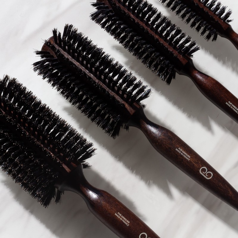 L'Artisan Brossier - Round Hairbrush Natural Bristle in Beech Wood