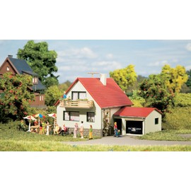 Auhagen 12222 12222-Haus mit Garage, bunt