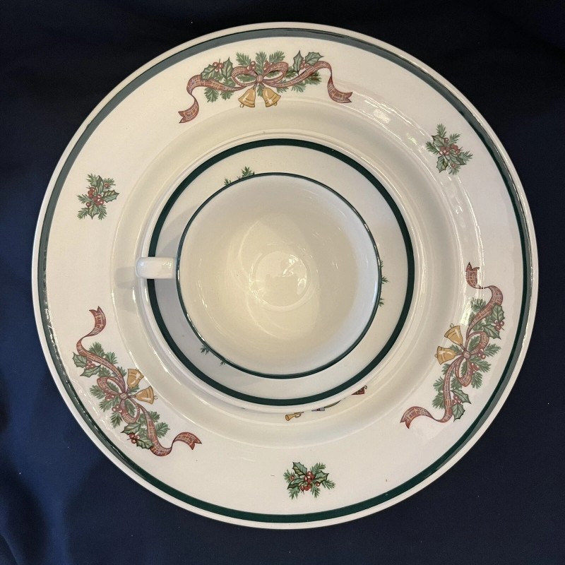 Johnson Bros Victorian Christmas Dinner Plate, Cup & Saucer Set