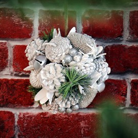 com-four® Christmas Hanger for Christmas Decoration, Christmas Tree Hanger as Winter Decorative Item, Decorative Figure as Room Decoration or Gift (1 Piece - Bauble 15 cm White + Glitter)