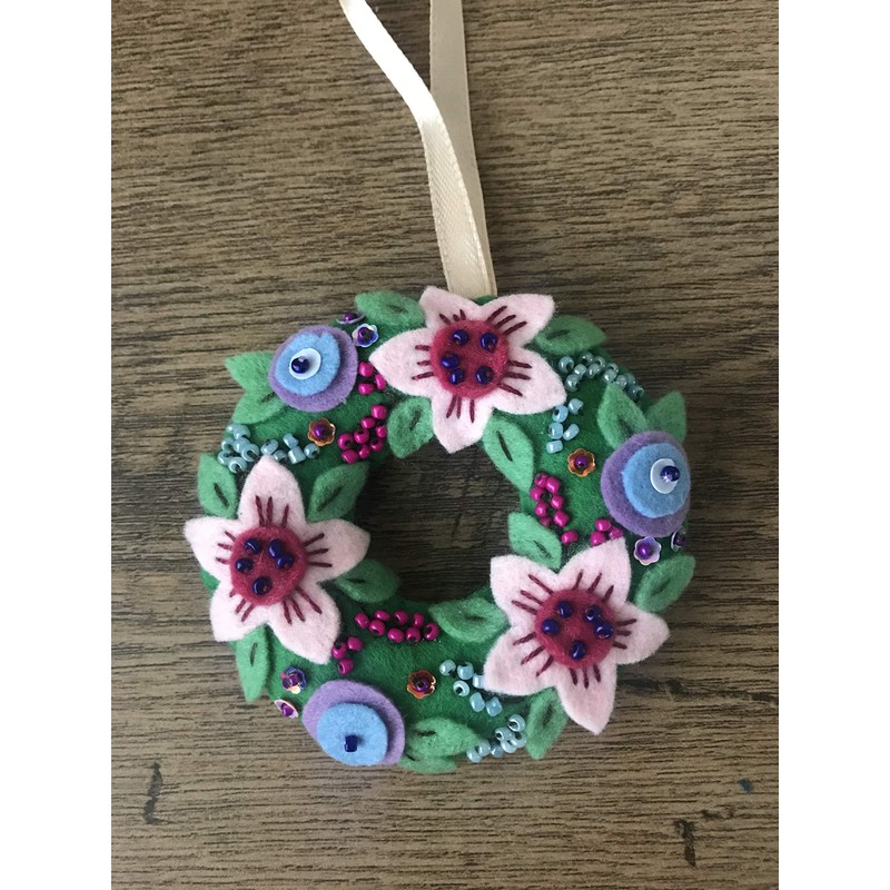 Felt Easter decoration, handmade Easter home decor, wreath with flowers