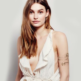 RIOSO 2 Pieces Gold Arm Cuff Upper Arm Band Cuff Bracelets Adjustable Bangle Armband for Women Arm Accessories Jewelry