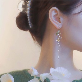 Butterfly Pearl Tassel Earrings for Women Flower Dangling Earrings Long Butterfly Drop Earrings Pearl Dangle Earrings Leaf Earrings Festival Jewelry Gifts for women(Gold)
