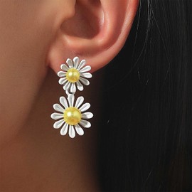 Allereya Vintage Daisy Flower Dangle Drop Earrings Little Daisy Drop Earrings Flower Daisy Earrings Yellow Pearl Earrings Jewellery for Women and Girls, Zinc, No Gemstone