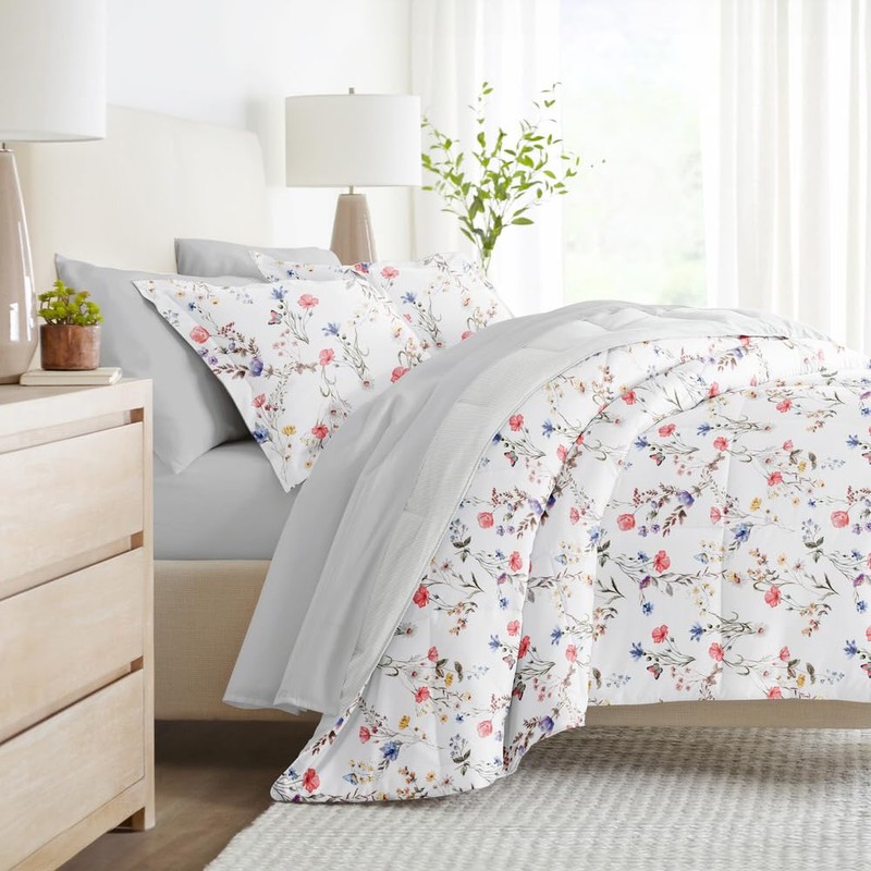LINENS & HUTCH Bedding Bundle, Patterned Microfiber Comforter Set and