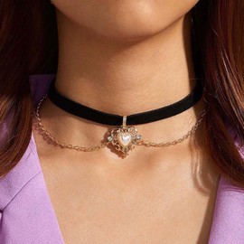 SINLOV Velvet Choker Necklaces Black Retro Gothic Pendant Necklaces With Heart Cute Adjustable Clavicle Chain Collar Neck Jewelry for Women and Girls Gift
