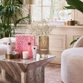 RITUALS The Ritual of Sakura Gift Set, M, Gift Box with 4 Personal Care Products with Rice Milk and Cherry Blossoms, Nourishing Properties