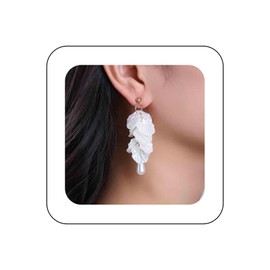 Dervivea Vintage Pearl Flower Dangle Earrings Flower Petal Drop Earrings White Flower Tassel Earrings Long Acrylic Petal Earrings Jewelry for Women