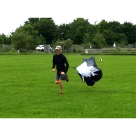 TRIWONDER 抵抗パラシュート レジスタンスパラシュート スピードトレーニング 陸上 サッカー フットサル トレーニングツール フィットネス 筋力トレ 爆発力 パワー練習用傘 (ブラック - 142cm)