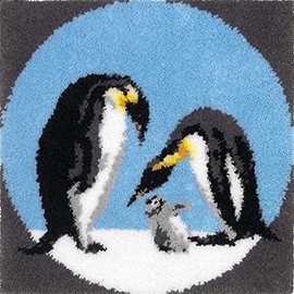 Penguin Family Latch Hook Rug Kits for Adults and Kids Beginner Needle Crochet Yarn Kits Embroidery Carpet Hook and Latch Kit Cushion Christmas Home Decoration 30x30cm XZD035