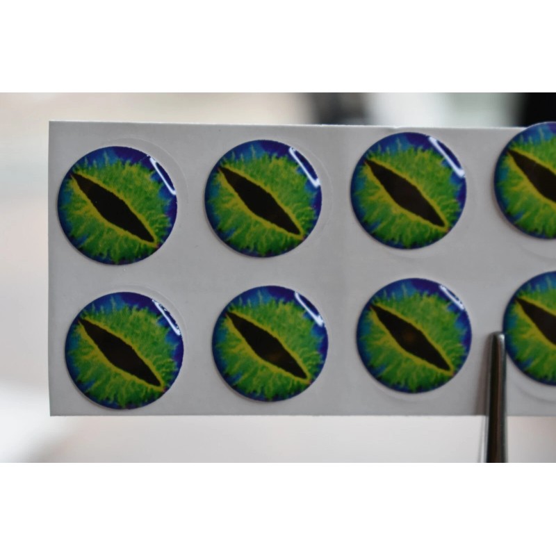 read ad 10 GREEN SLIT 3D Soft Molded 15mm .591"