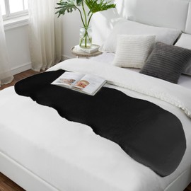 Teppich Wölkchen Fluffy Faux Fur Rug, Rabbit Fur, Short Fur, High Pile Fur Rug for Living Room or Bedroom Bed Rug, Decorative Seat Cushion for Sofa, Black – 55 x 160 cm Fur