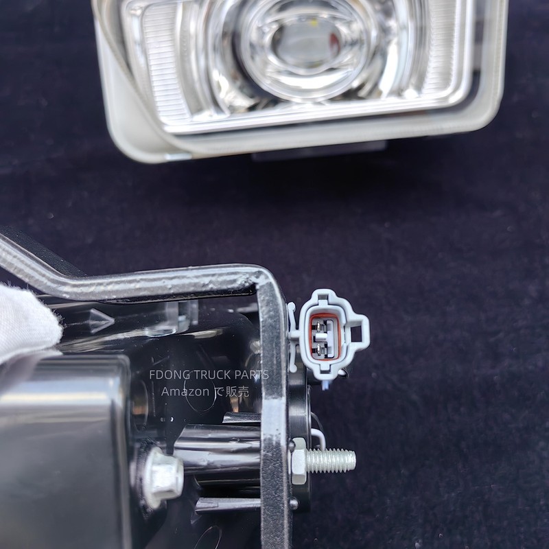 Isuzu 07 Forward Elf Fog Lamp Bumper Light Lamp Truck
