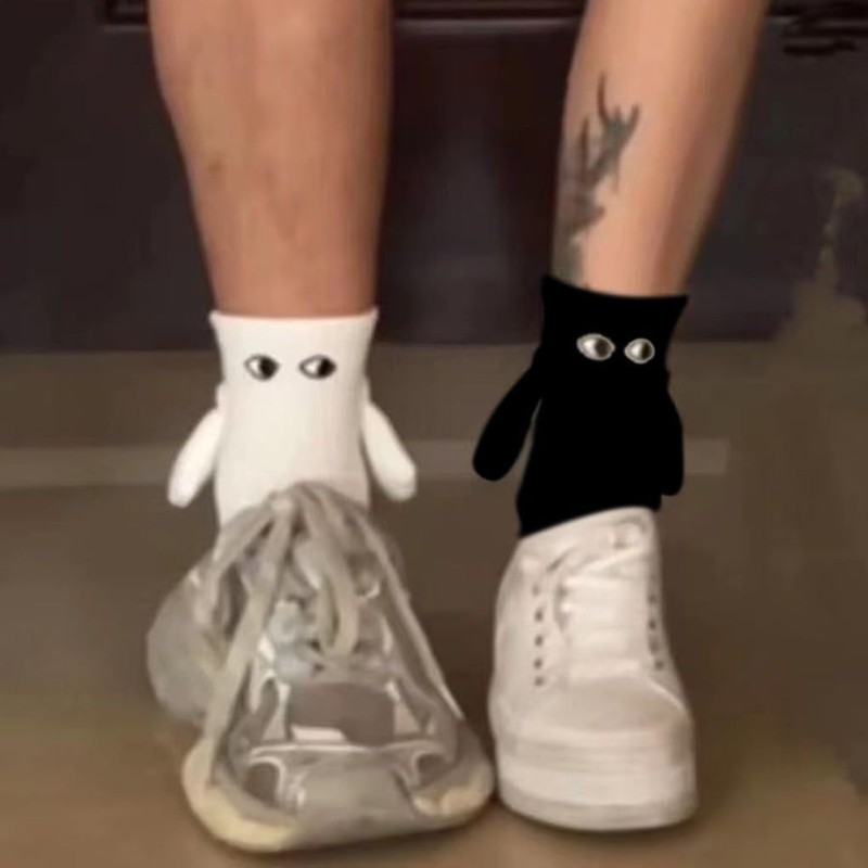 Mivyy Couple Holding Hands Socks, Unisex Novelty Magnetic Suction 3D