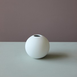 Cooee Design Ball Vase, ceramic, white, 10 cm