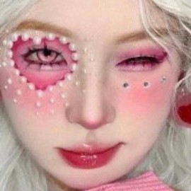 Makeup tools with easy application:_Pink