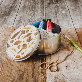 Mr. & Mrs. Panda Tin Box Round Autumn Gift Metal Tin Decoration Gift Box Spring Decoration November Metal Box Mushrooms Storage Jars