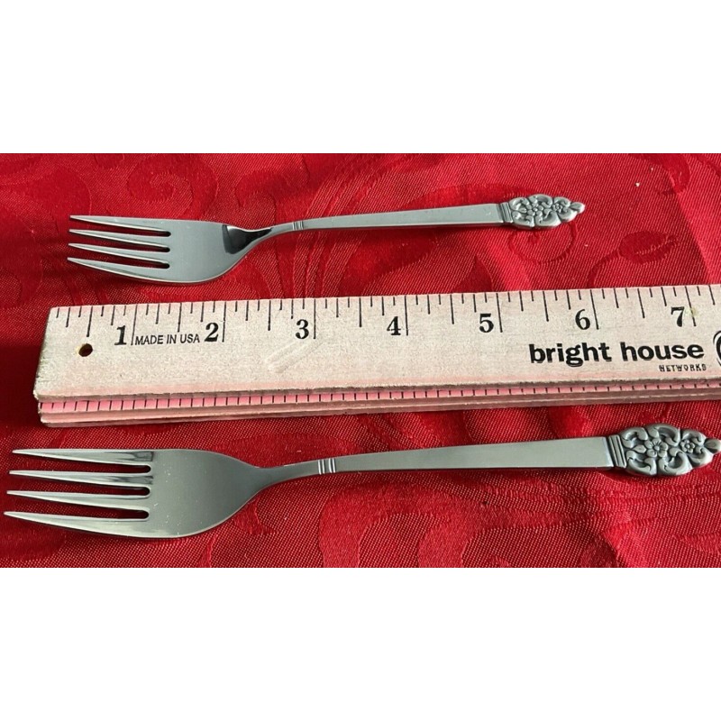 Oneida Deluxe 18/8 stainless Nordic Crown 5 piece place setting
