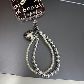 MMIUAEG Y2K White Pearl Heart Keychain Aesthetic Bag Charms Silver Bead Heart Pendant Bag Charms Purse Car Charms Keychain Wristlet Key Chains Women Cute Keychain Accessories