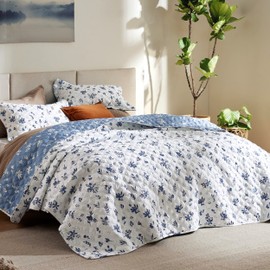 Bedsure Floral Quilt Set King - Reversible Blue & White Quilt Bedding Set, Daisy Design Bedspread, 3 Pieces Microfiber Lightweight Coverlet with 2 Pillow Shams for All Seasons (106"x96")