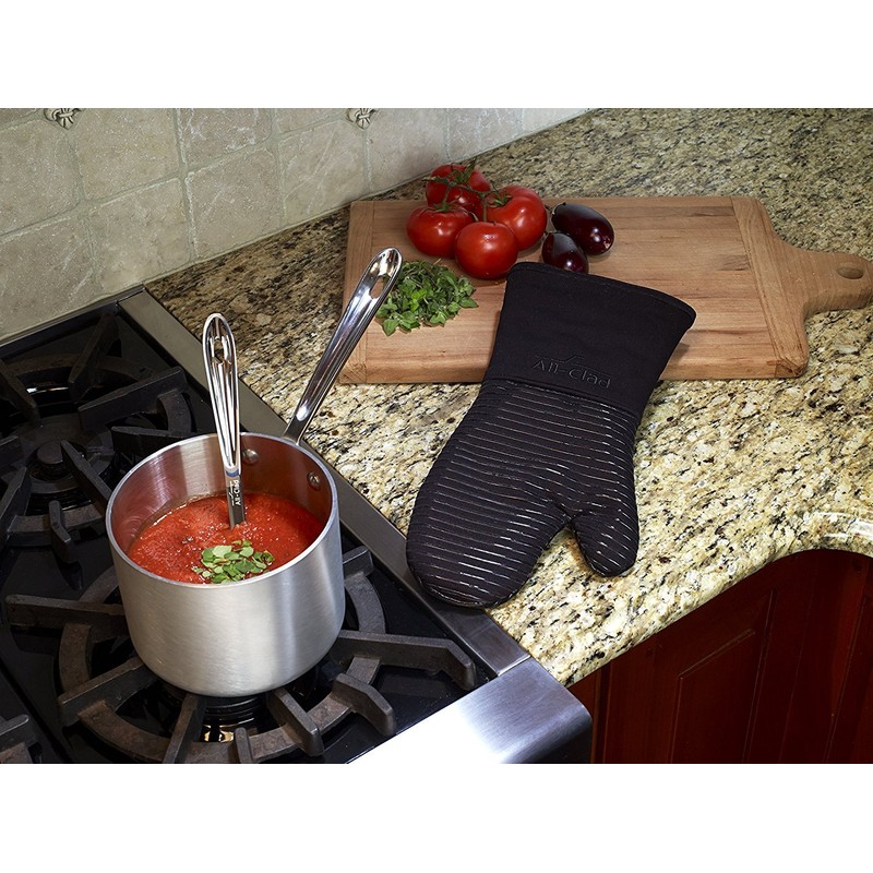 All-Clad Silicone Oven Mitts: Heat Resistant up to 500 Degrees