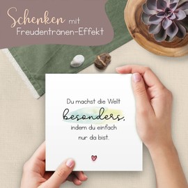 ARTFAVES® Wooden Picture with Saying “Du Machst die Welt besonders”, Decorative Gift for Friendship / Love / Family / Size: 14.8 x 14.8 cm
