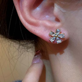 Atentuyi Crystal Flower Stud Earrings Gold Tiny CZ Flower CZ Stud Earrings Flower Rhinestone Earrings Crystal Stud Earrings Jewellery for Women and Girls