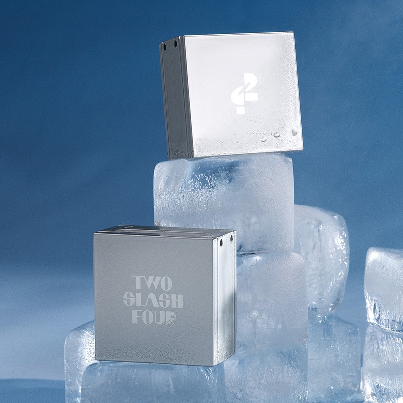 TWOSLASHFOUR TWO SLASH FOUR Strobing Face Cube - White