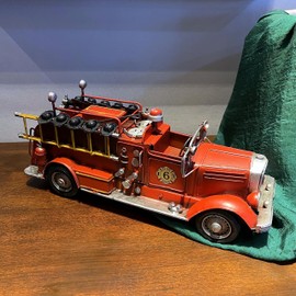 PARSAHO Collectible-Vehicles Vintage Diecast Truck Model Retro Metal Mack Fire Truck Engine Miniature Vehicles Fire Fighting Truck Decor Home Antique Truck Decor Automotive Decor