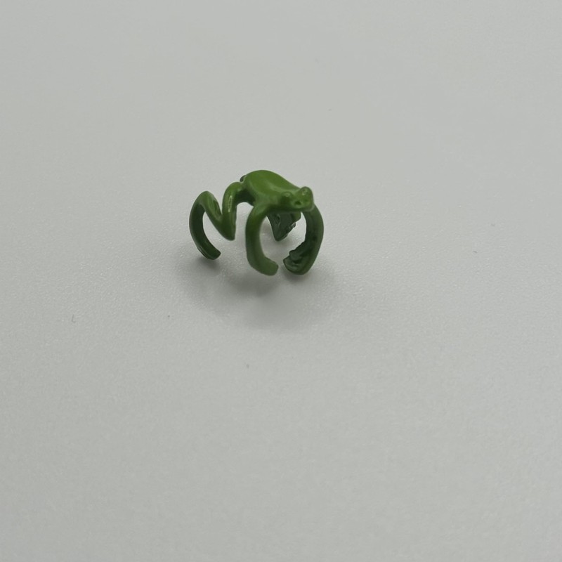 Hugging frog ear cuff | green colour | Ear Cuff