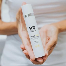 HD Cosmetic Melan TXA Crema Gel Día Facial 50ml Con Ácido Tranexámico Vitamina C Uniformidad Tono Uso Diario