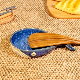 ANLYAWX Ceramic Whale Spoon Stand - Adorable Kitchen Decor, Heat-Resistant & Stain-Proof Spoon Rest, Easy-Clean Whale-Shaped Holder for Home Cooks & Gift Givers