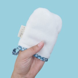 Feel Natural Make-Up Remover Glove