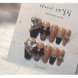 [In-store special discount] Nude black ribbon dot handmade nail tips - Gyaru Stiletto / [입점초특가할인]누드블랙 리본 도트 수제네일팁 - 갸루스틸레토