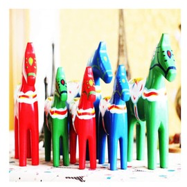 2 Piece Wooden Dala Horse Swedish National Style Wood Figures Statue Handicraft Sweden Style Dala Horse House Decoration (Red)