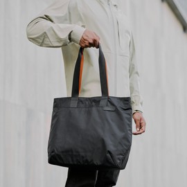 ALPAKA Elements Tote Bag 14.5L - Travel Totes with Durable, Foldable, Self-Standing, 6 Internal Pockets, Magnetic Suction wtihout Zipper, Weatherproof Fabric for Daily, Commutes, Leisure, School,Black