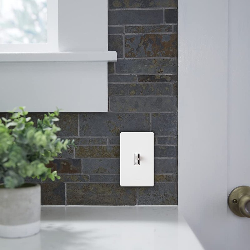 Lutron Fassada 1 Gang Wallplate for Toggle-Style Dimmer and Switches,