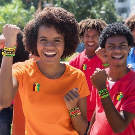 JUNEBRUSHS Black History Month Party Favors decoration, Black History Month Bracelets Pins for African Afro American Festival Party Supplies Black American Celebration Accessories