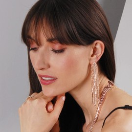 Humble Chic - Aretes largos de diamantes de imitación para mujer, hipoalergénicos y seguros para orejas sensibles, Diamante de imitación, Sin gemas.