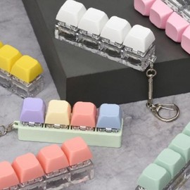 Clicker Keyring Pastel Keycap Connection Decoration Hand Movement Sensory Play Portable Mini Prop Bag Yellow / 딸깍이 키링 파스텔 키캡 연결 장식 손놀림 감각 놀이 휴대용 미니 소품 가방 옐로우