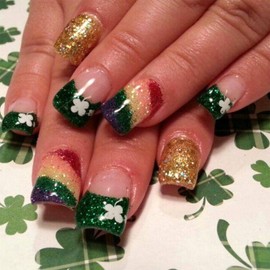 24Pcs St. Patrick's Day Press on Nails Short Medium Square Fake Nails with Rainbow Four Leaf Clover Design Green Glitter French Tips False Nails Yellow Bling Full Cover Glossy Stick on Nails for Women