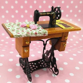 MAGT Dollhouse Accessories, Furniture Dollhouse Vintage Miniature Sewing Machine Accessories Room 1:12 Furniture Dollhouse Toy