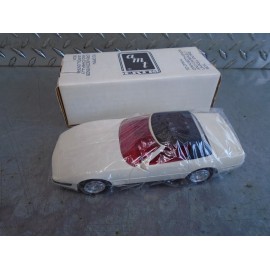 Ertl  AMT ERTL 1992 CORVETTE CONVERTIBLE WHITE/ RED INTERIOR 1/25 PLASTIC PROMO 6702